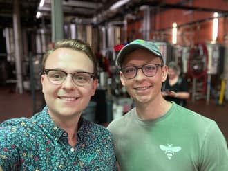 Jacques & Simeon in der Brooklyn Brewery